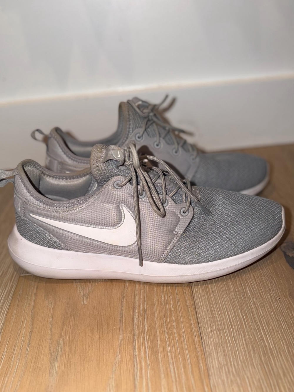 Nike Women’s Roshe Light Gray Athletic Sneakers